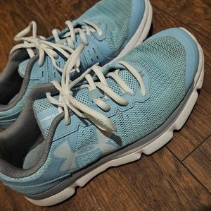 Under armor shoes, size 8 women's.